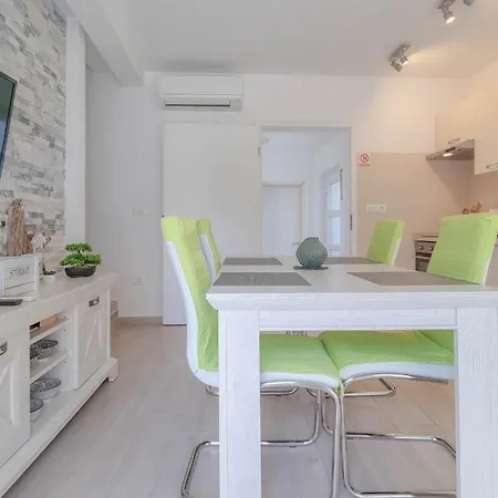 Sebastian Apartment *